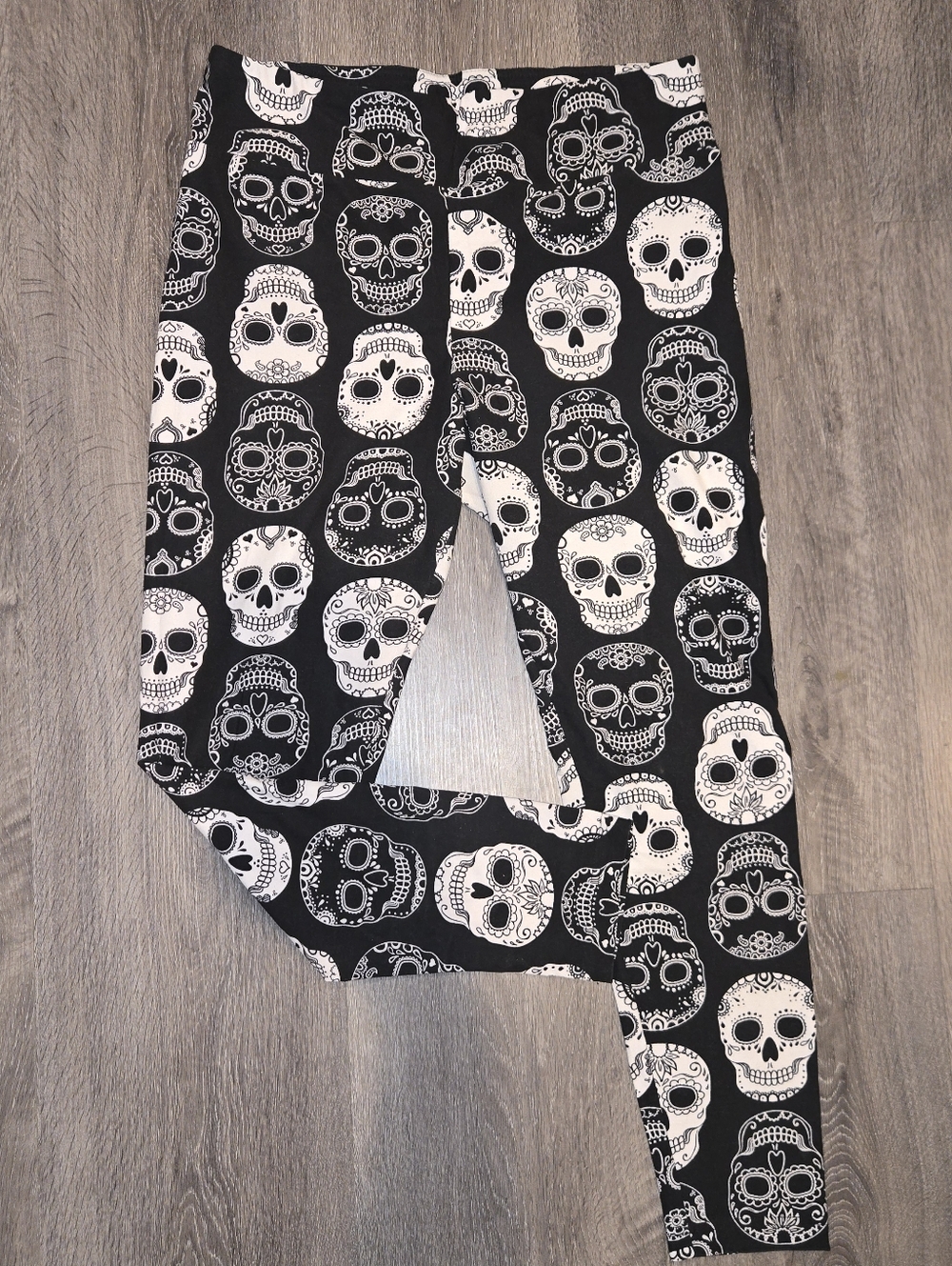 No Boundaries Black & White Sugar Skull Leggings